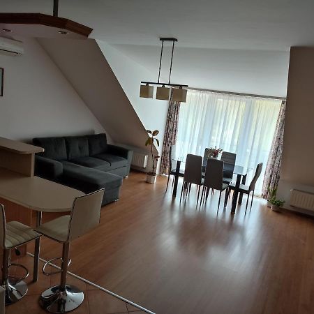 Larix Apartman Sarvar Ngoại thất bức ảnh