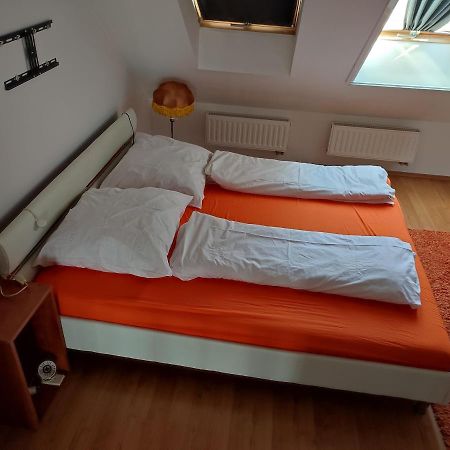 Larix Apartman Sarvar Ngoại thất bức ảnh