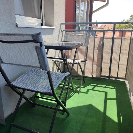 Larix Apartman Sarvar Ngoại thất bức ảnh