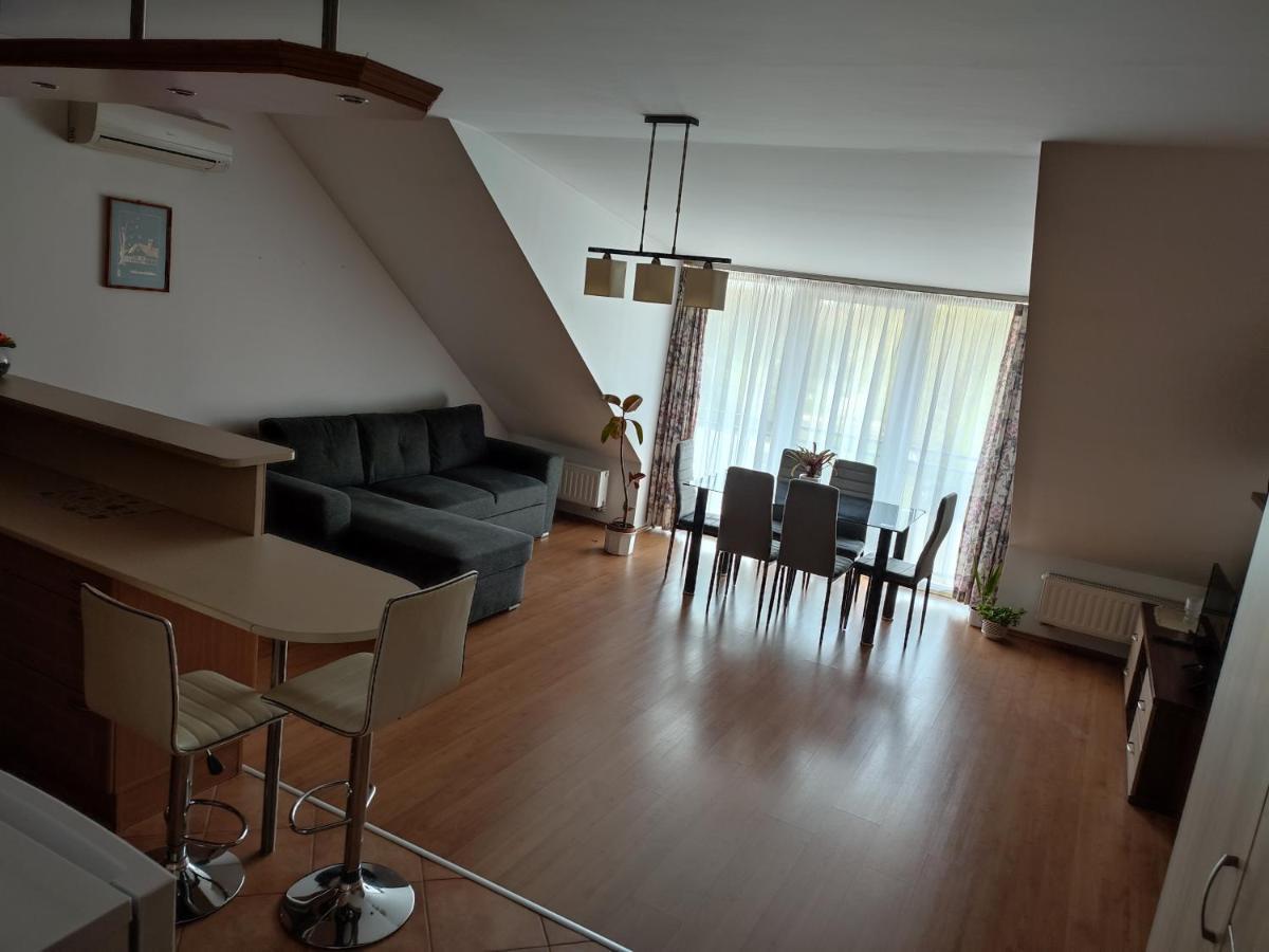 Larix Apartman Sarvar Ngoại thất bức ảnh