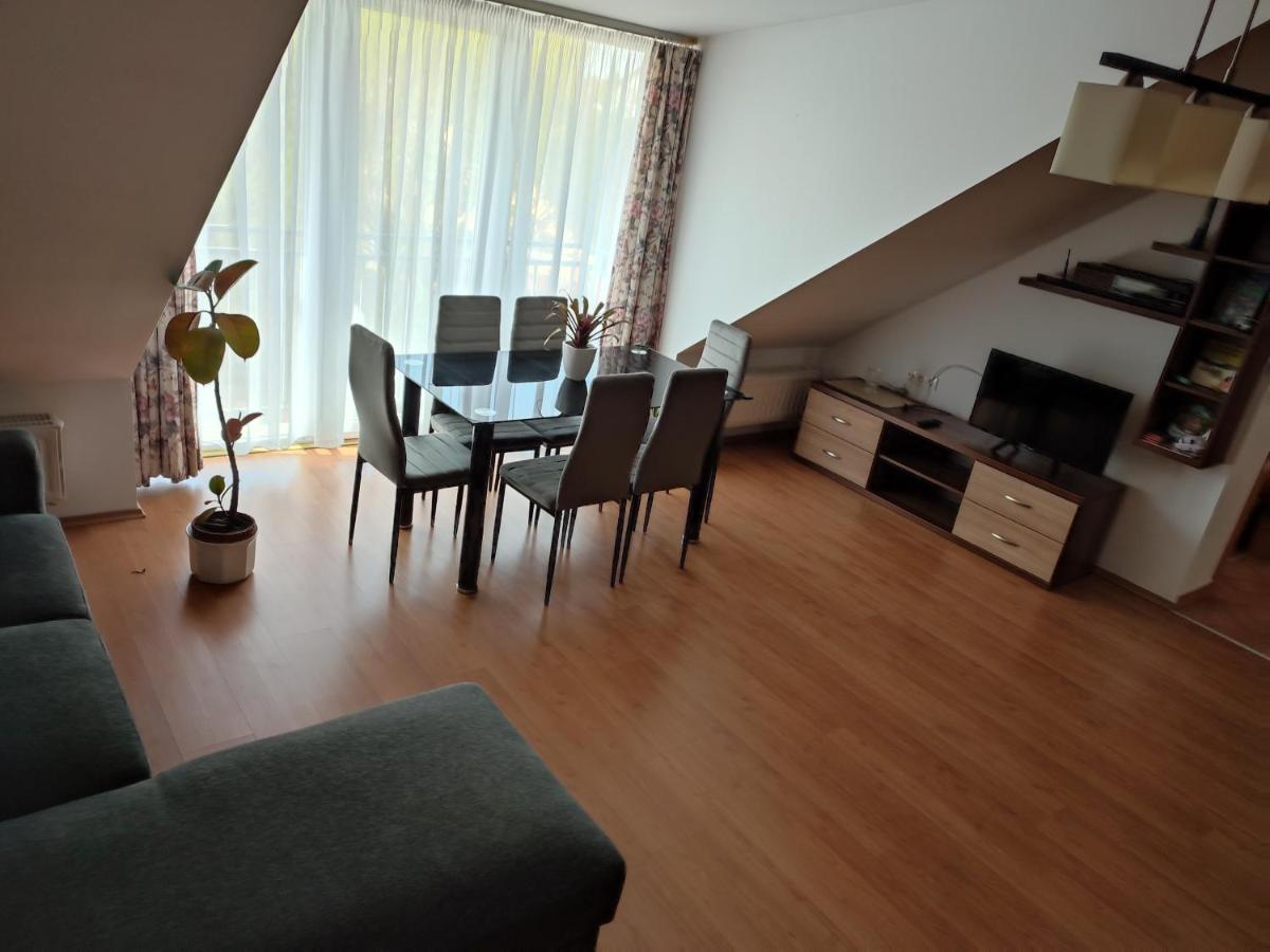 Larix Apartman Sarvar Ngoại thất bức ảnh