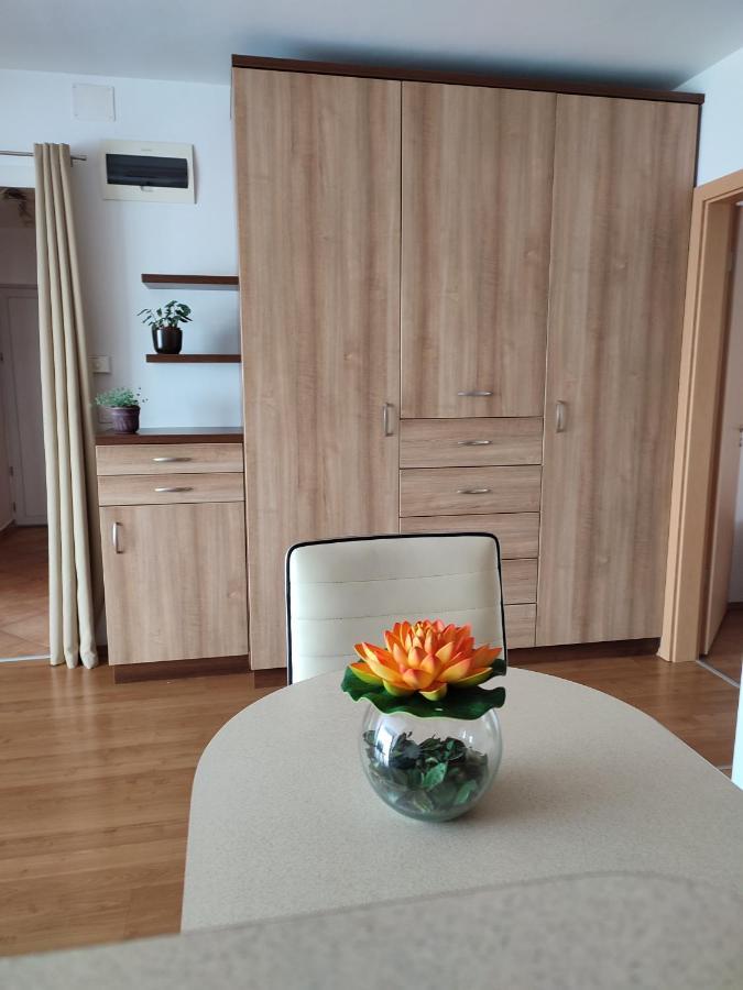 Larix Apartman Sarvar Ngoại thất bức ảnh