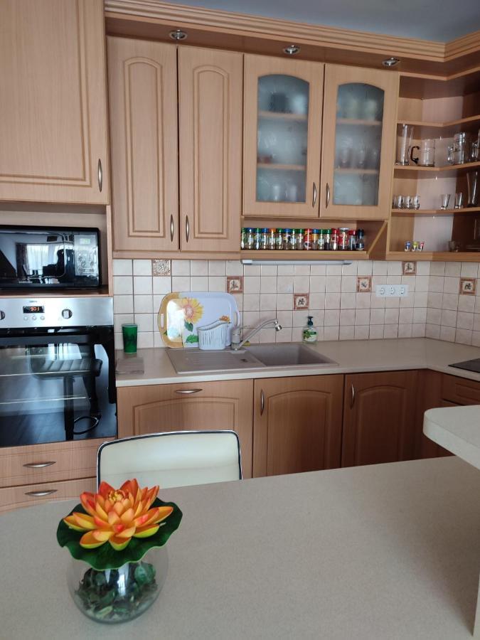 Larix Apartman Sarvar Ngoại thất bức ảnh