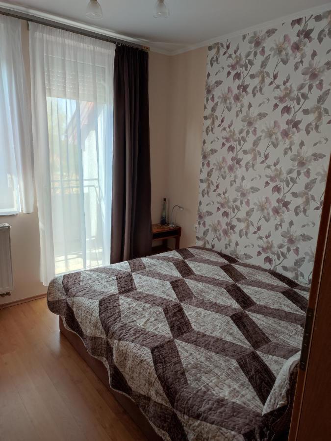 Larix Apartman Sarvar Ngoại thất bức ảnh