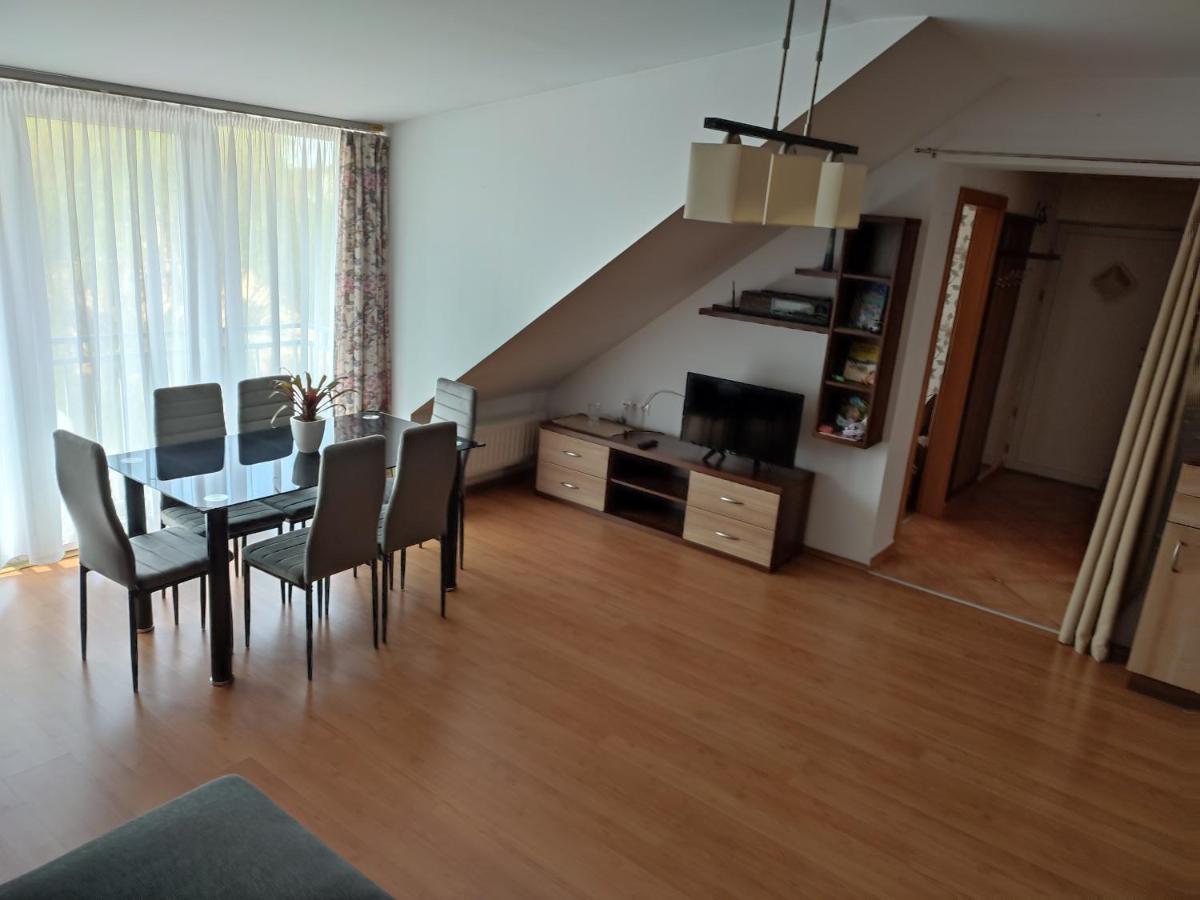 Larix Apartman Sarvar Ngoại thất bức ảnh